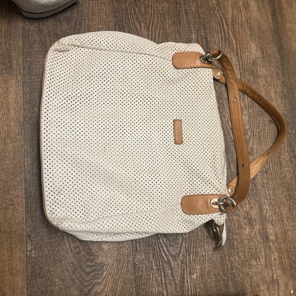 Russell & Bromley leather GUC Cream and Tan Perforated Shoulder Bag - Picture 2 of 12